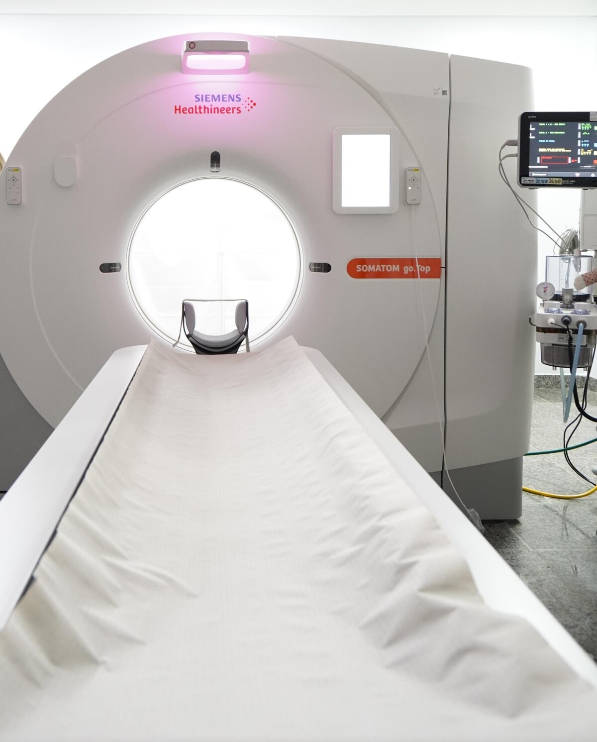 hecad-recebe-novo-aparelho-de-tomografia